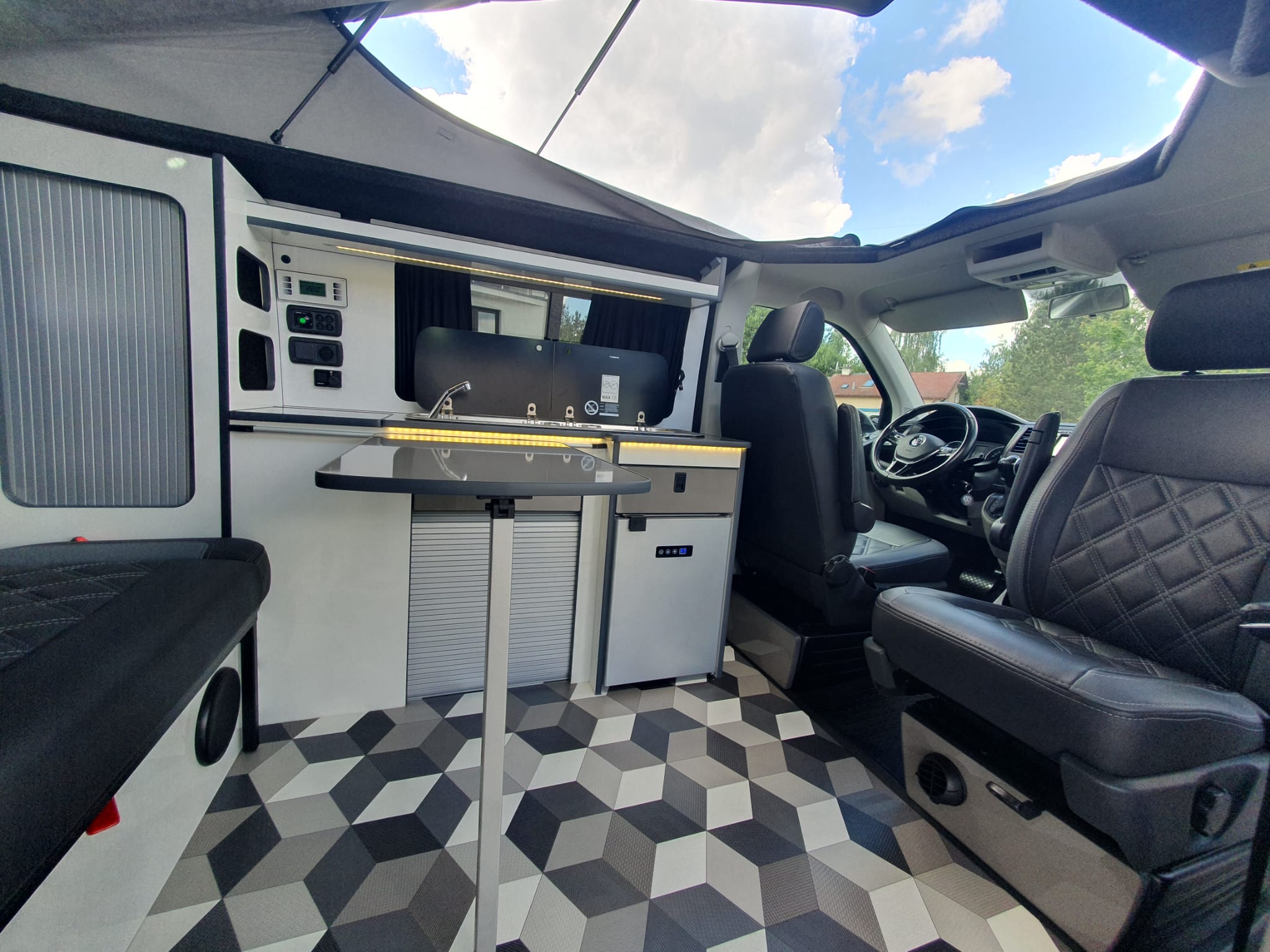 VW Transporter T6 Camper 2017 | DSG | 180 PS | 4 Schlafplätze | Solar | Aufstelldach – Bild 10