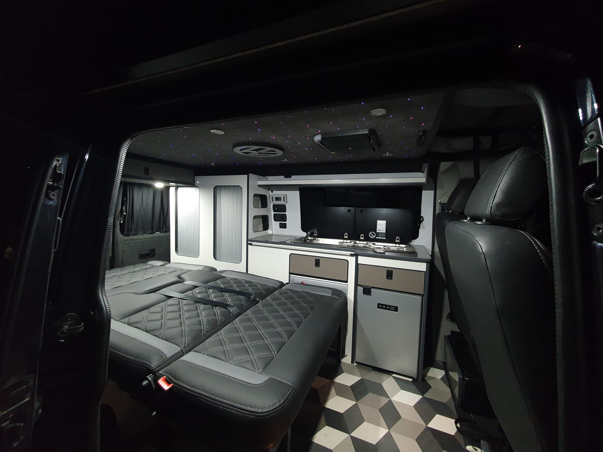 VW Transporter T6 Camper 2017 | DSG | 180 PS | 4 Schlafplätze | Solar | Aufstelldach – Bild 21